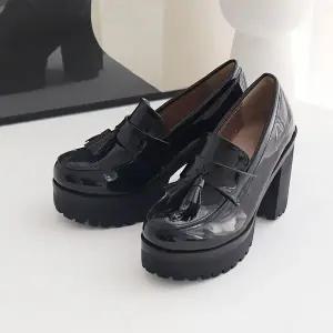 [원더슈즈](천안아산점)[국내생산]에나멜 보헤미안 컴포트 미끄럼방지 통굽 펌프스 로퍼 10CM H-94877