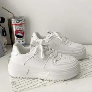 여성 2컬러 키높이 스니커즈 캐주얼 어글리 운동화 여성스니커즈 운동화 슬립온 런닝화 어글리슈즈