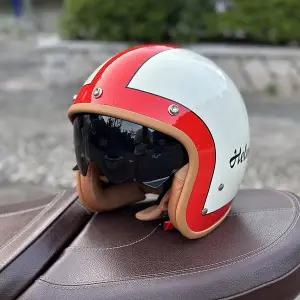 바이크 오토바이 반모헬맷 클래식 빨간색과 흰색 색상 조합 오픈 페이스 레트로 복고풍 엔틱 헬멧 순양함