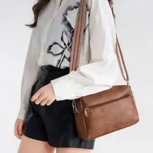 말랑 여성 심플 크로스 소프트스퀘어백