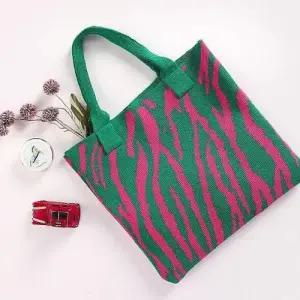 지브라패턴 니트 토트백 여성 데일리 에코가방 WE67212