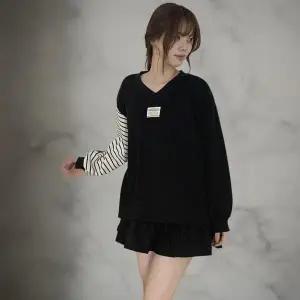 [옷자락]여성 기모 라벨 브이넥 스트라이프 맨투맨