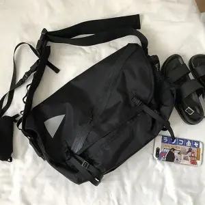 [하프클럽/]크로스 작가용 파우치백 남여공용 크로스백 도시형