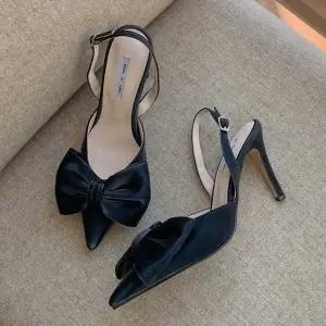 [하프클럽/]파티 모임 룩 코디 여성 리본 슬링백 뾰족 구두 샌들