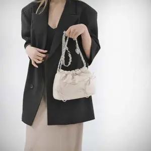 여자핸드백 인조가죽 모던한룩 실용성좋은가방 핸 WFIL6CV