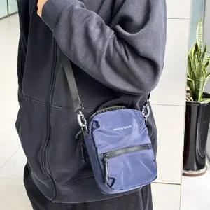 [하프클럽/]데일리 크로스백 남성 미니 가방 캐주얼크로스백