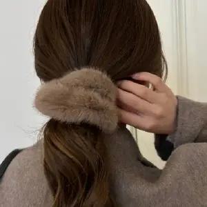 여성 겨울 퍼 헤어슈슈 페이크퍼 볼륨 머리끈 헤어악세서리 곱창헤어밴드