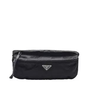 [중고명품] 블랙 포코노 삼각 로고 힙색