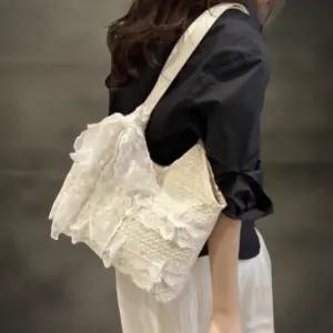 여성 감성 레이스 프릴 아이보리 숄더백