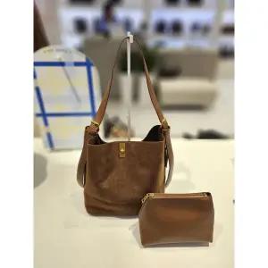 갤러리아 [발리스윗] 버클장식스웨이드숄더백 SP9WAB74