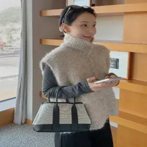 울 포네 보들 하이넥 버튼 니트 조끼 (one color)