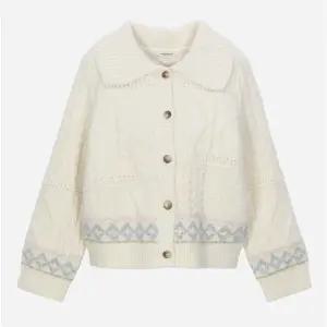 갤러리아 [써스데이아일랜드]2025 F/W 카라넥 자카드 니트 가디건 (T258MCD267W)