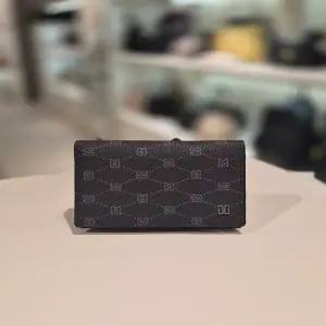 [닥스] DBHO6E756BK 블랙 엠블 DD패턴 PVC 명함지갑 닥스핸드백 닥스가방 DBHO6E756