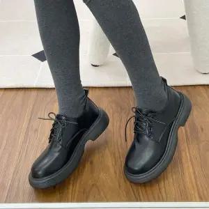 베이직 레이스업 라운드토 플랫폼 더비슈즈 여성용 5FW (WFKA0RI)