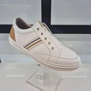 [엘칸토]엘칸토 HC11 소가죽 남성화 H6M0U5V13 (44684111)