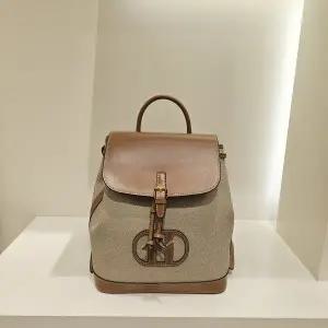 [헤지스](대전신세계) 핸드백 시그니처 H 레더 패치 백팩HIBA5F105I2