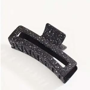 대형 집게핀 사각 페인팅 블랙 삔 긴머리 여성 고정