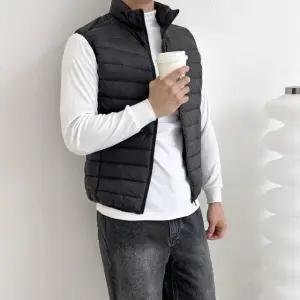 KAA LZY005 남자 하이넥 초 경량 패딩 조끼 봄신상 남성 봄 니트 여성아우터 베 (WFK2CZP)