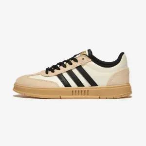 [아디다스]그라다스 - CREWHT CBLACK GUM3 674952 JQ3581