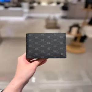 닥스핸드백 DBWA6E756BK 엠블 DD패턴 PVC 블랙 반지갑