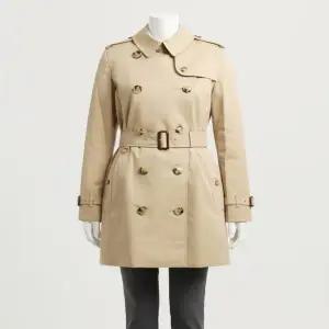 [버버리]생산 Short Kensington Heritage Trench Coat 8079417 쇼트 켄징턴 트렌치코트 819237