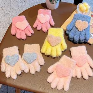 랜덤2개 프렌즈하트 자수 극세사니트 아동장갑 205534