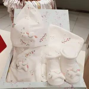 [밍크뮤]SC/4종말띠출산선물세트/선물포장+손수건(화이트)(A617000001)2026SS/A