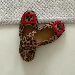 [하프클럽/다잇템]여가죽사각프레임호피플랫슈즈