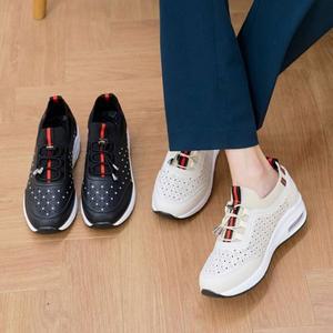 여성용 HSB-626 가죽 펀칭 에어운동화 슬립온 스니커즈 밴딩끈 키높이 운동화 여자운동화