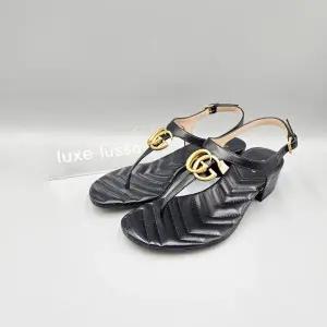 [구찌] GG 마몬트 마틀라세 레더 샌들 블랙 674840