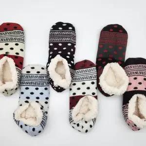 겨울 방한 덧신 도톰한 따뜻한 도트무늬 여성 양털 덧신 보온 실내 거실화 실내화 발목 수면
