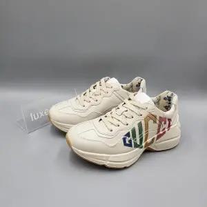 [구찌] 여성 라이톤 글리터 스니커즈 아이보리 524990 DRW00 9022