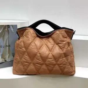 손 탄 토트 백 가방 패딩 여성 데일리 크로스