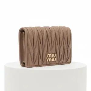 [미우미우]26SS 마테라쎄 나파 가죽 반지갑 5MV204 AFPP F098L 818188