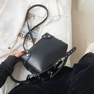 여성 블랙 핸드백 데일리 캐주얼 숄더가방 (WFKAXSS)