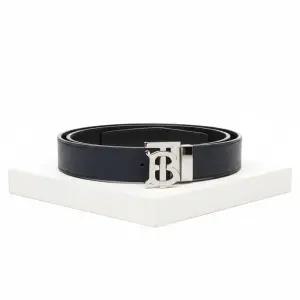 [버버리]생산 Reversible Monogram Motif Leather Belt 8043246 리버시블 모노그램 모티프 가죽 벨트 820