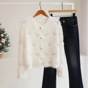 [잇수다] 쥬어밋 큐빅 진주 믹스 헤어리 퍼 라운드 니트 가디건