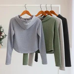 [잇수다] 룩키스 기모 레터링 패치 세미크롭 워머 후드 긴팔 티셔츠