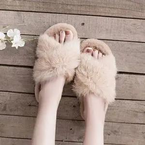 여성 겨울 데일리 사무실 회사 클래식 교무실 실내 토