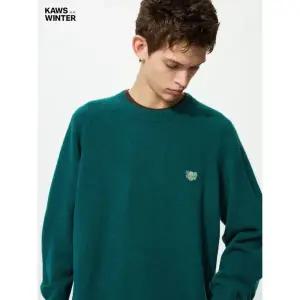 유니클로 UNIQLO KAWS램스울크루넥스웨터