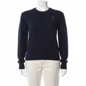 [아미]AMI 25FW 울 드 꾀흐 크루넥 스웨터 FKS826 001 414 815530