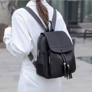 테슬 장식 데일리 여자 백팩 출근 가방