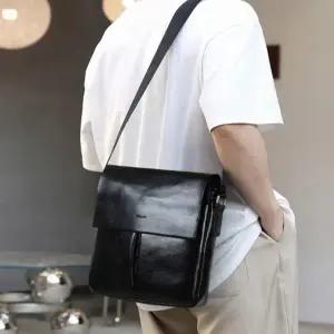 (색상 블랙)미니 직장인 남자 블랙 크로스백 출근가방 스퀘어