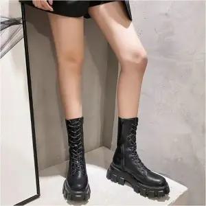 블랙 여자 레이스업 워커 통굽 부츠 키높이 겨울신발