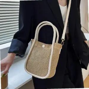 여성 시원한 라틴 느낌 디자인 포인트 토트 숄더백