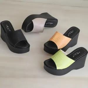 여성 단색 퀼팅 키높이 실내 통굽 샌들 슬리퍼