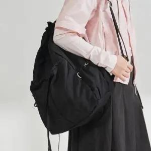 [커버낫 우먼] [TAG가 89,000] 클로버하트 셔링 나일론 백팩 Black