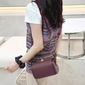 여성용 소가죽 사각 크로스백 메탈버클 핸들