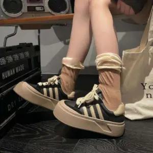 여자 데일리 키높이 플랫폼 둥근코 삼줄 스니커즈
