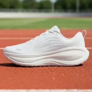 나이키 보메로 플러스 남성 러닝화 화이트 HV8150-102